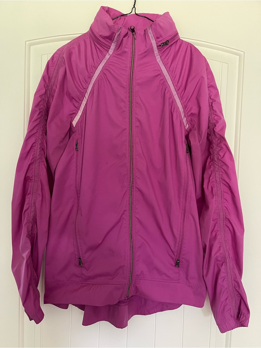 Lightweight Lululemon Women's Hooded Running Jacket in Ultra Violet - Picture 13 of 13